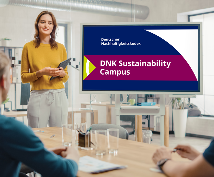 Nachhaltigkeitsmanagerin nutzt die praxisnahen Ressourcen des DNK Sustainability Campus zur Nachhaltigkeitsberichterstattung